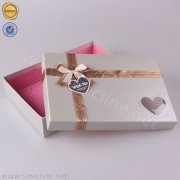 Gift packaging box with ribbon BX187